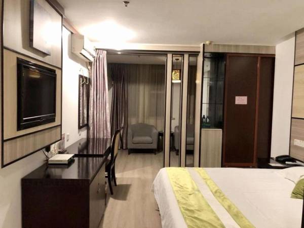 GreenTree Inn Jiangsu Suzhou Taicang Baolong Square Express Hotel