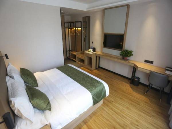 Green Tree Inn Express Shijiazhuang Hi-tech Zone Gate of the World Liucun Metro Station