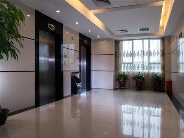 Vienna Hotel Shenzhen Pinghu Center Metro Station