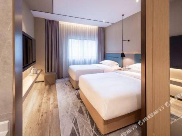 ZMAX Hotels Shenzhen Lianhuacun Metro Station