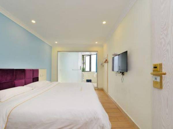 Wei Ke Kuai Jie Jiu Dian (Shen Zhen Ji Chang Hou Rui Di Tie Zhan Dian )