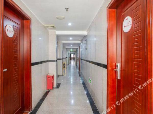 Guangfei Huishang 168 Hotel (Shenzhen Longgang Longcheng Plaza Dayun subway station store)