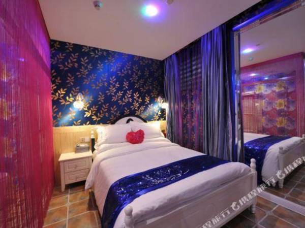 Tian Shi Lian Ren Zhu Ti Jiu Dian (Shen Zhen Nan Shan Di Tie Zhan Dian )