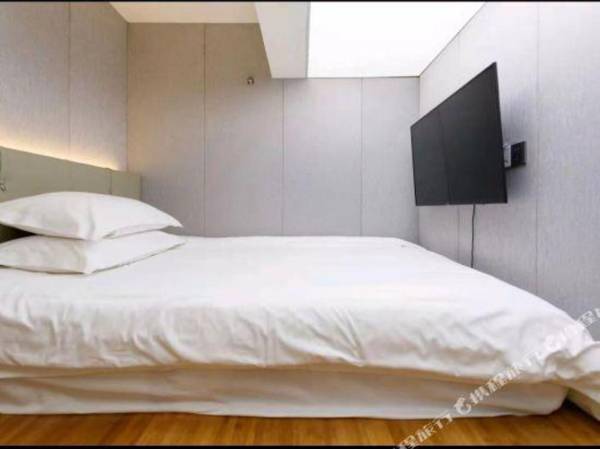 Shen Zhen Ai Ge Jiu Dian Nan You Di Tie Zhan Shi Zhuang Yuan Chuang Zhong Xin Dian