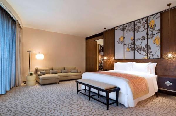 HUALUXE Shanghai Twelve At Hengshan an IHG Hotel