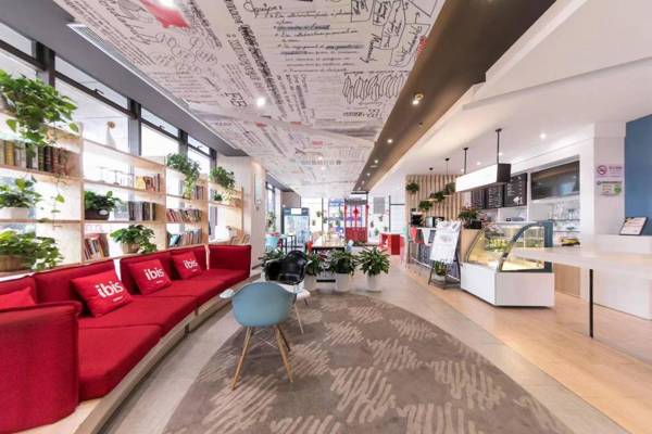 ibis Shanghai Expo Chenshan Road Subway Staion Hotel