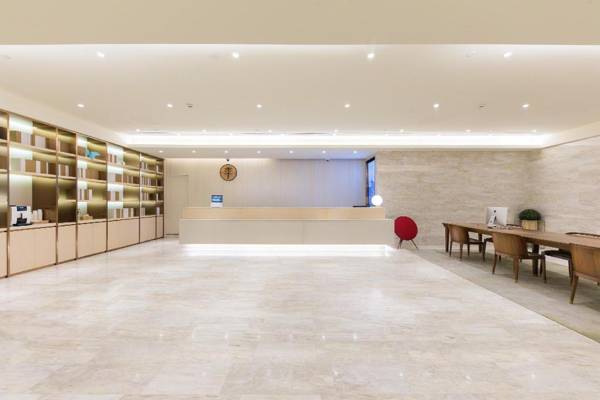 Ji Hotel Shanghai Qibao Metro Station