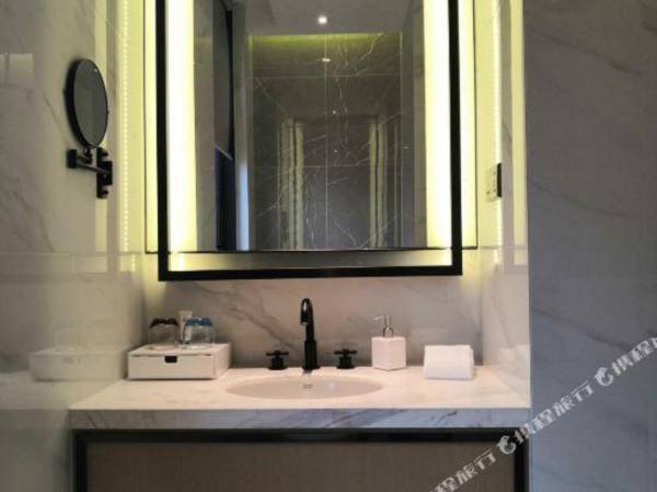 The Hotel V (Shanghai Hongqiao Hub)