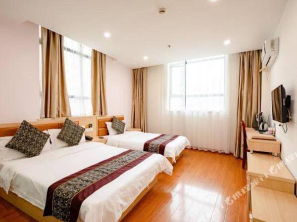 Shang Hai Fu Rao Shang Wu Jiu Dian Wai Tan Cheng Huang Miao Dian