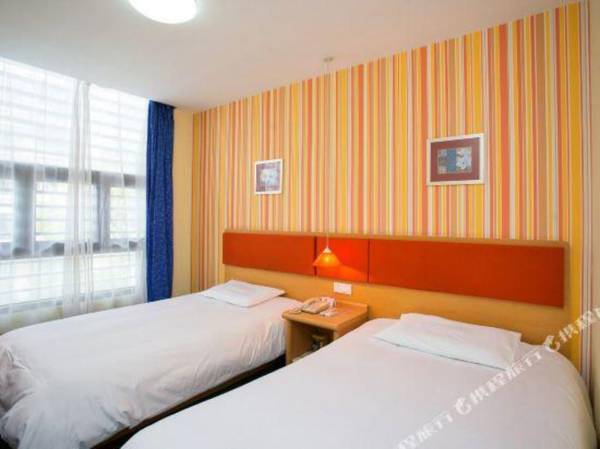Home Inn (Shanghai New International Expo Center Minsheng Road Yanggao Middle Road Metro Station)