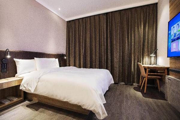 Hanting Premium Hotel Shanghai Loushanguan Road Metro Station