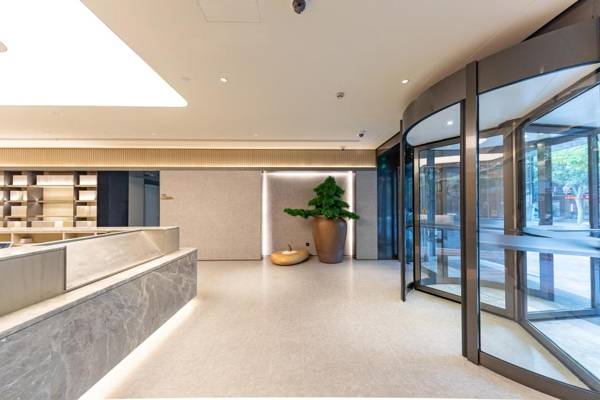 Ji Hotel Shanghai Daning International