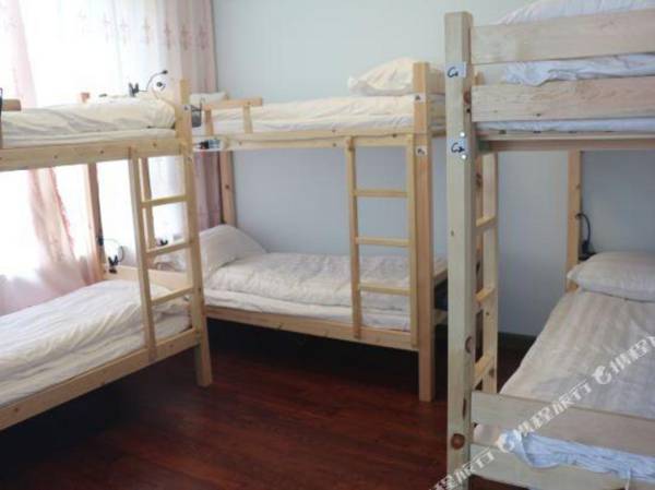 Hongqiao Transportation Hub International Youth Hostel (Shanghai National Convention and Exhibition 