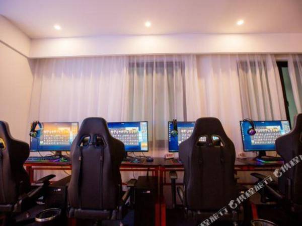 Master E-sport Hotel