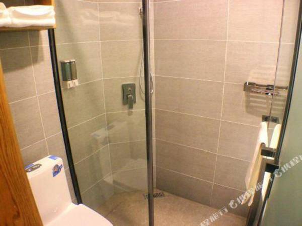 F1 Hotel Irene (Shanghai Daning International)