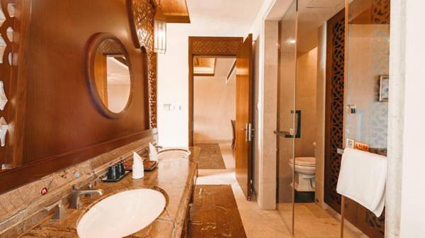 Shixishu Jianguo Yalong Bay Resort