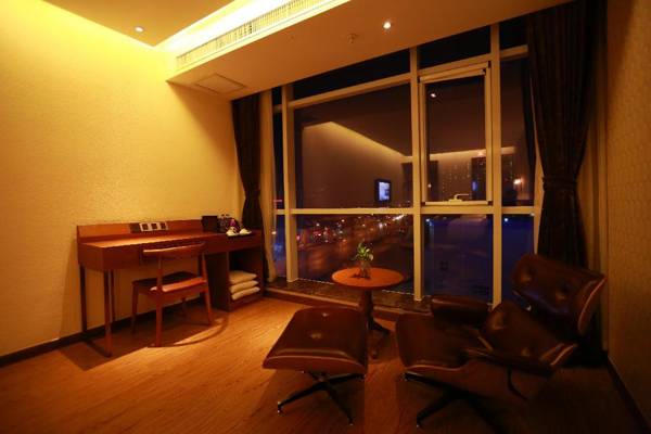 James Joyce Coffetel Qinhuangdao Railway Station