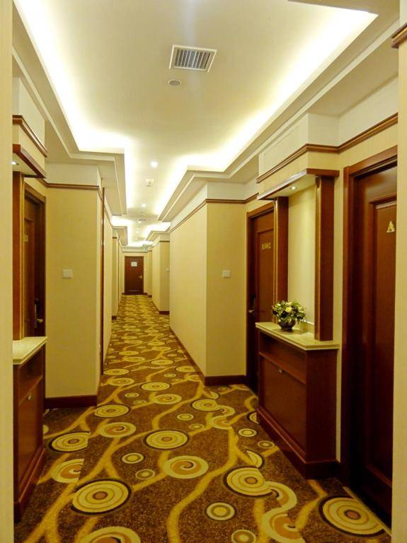 Qingdao Hua Qi Kaiserdom Hotel