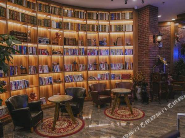 James Joyce Coffetel· Qingdao Licun Pedestrian Street Subway Station