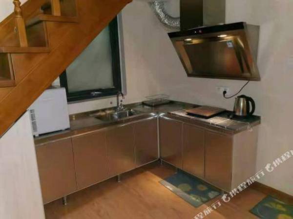 Stay at Yuexiang Hotel (Evergrande YuLan International Store at Qingdao Liuting Airport)