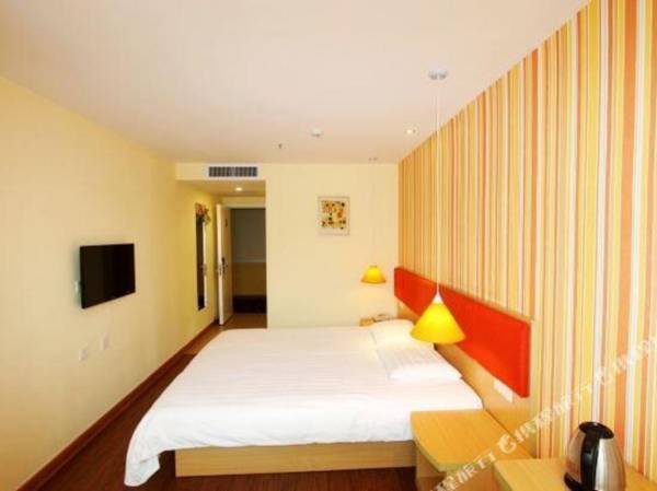 Home Inn (Qingdao Wusi Square Olympic Sailing Center)