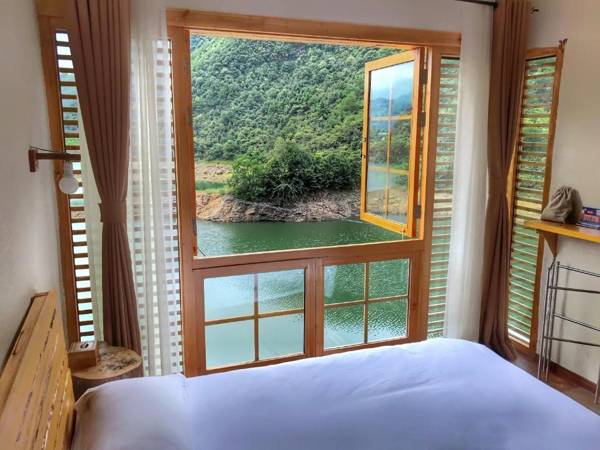 The Lake View Deyishe Resort in Thousand Island Lake