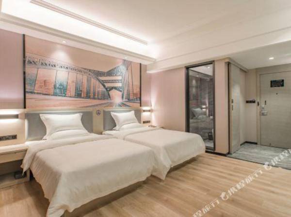 the Plaza Hotel (White Sands Avenue Nanning)