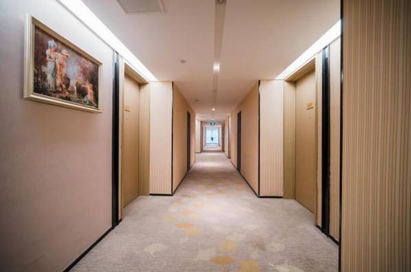 Yitel Zhige Hotel South Nanjing Railway Station North Square Window of Greenbelt