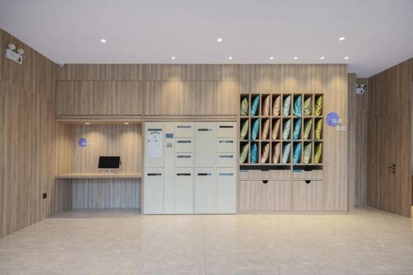 Hanting Premium Hotel Nanjing Zhonghuamen Metro Station