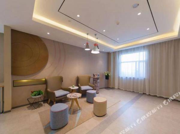 Home Inn (Nanjing Shanghai Road Metro Station Chaotiangong)