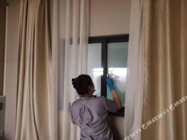 Ease Hotel (Lhasa Railway Station Hailiang Century New City)