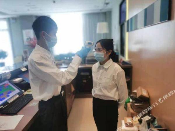 Ease Hotel (Lhasa Railway Station Hailiang Century New City)