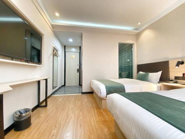 Green Tree Inn Express Jinan Shandong University Honglou Square Impression City