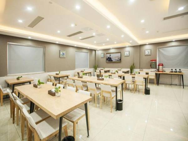 Gya Jiaxing Tongxiang City Century Avenue Hotel
