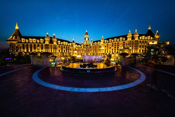 Yinrun Jinjiang Castle Hotel