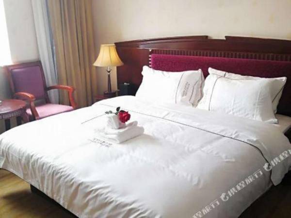 River Scene Palace Hotel