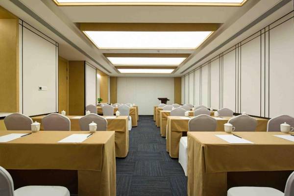 The Hotel V Hefei Swan Lake