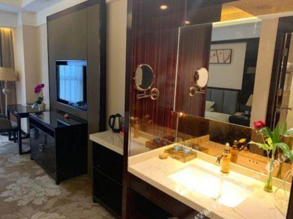 He Fei Sai La Wei Zhen Pin Hotel