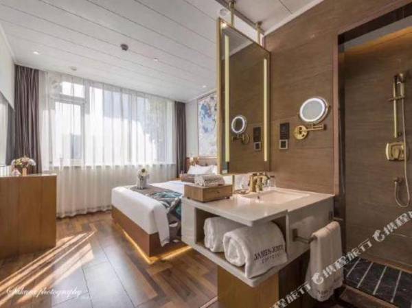 James Joyce Coffetel (Harbin Haxi High Speed Railway Station Wanda Plaza)