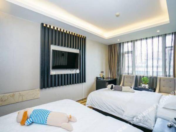 Gulong Hotel (Hanzhong High-speed Railway Station Wanbang)