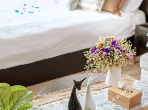 Crystal Lemon Serviced Apartment