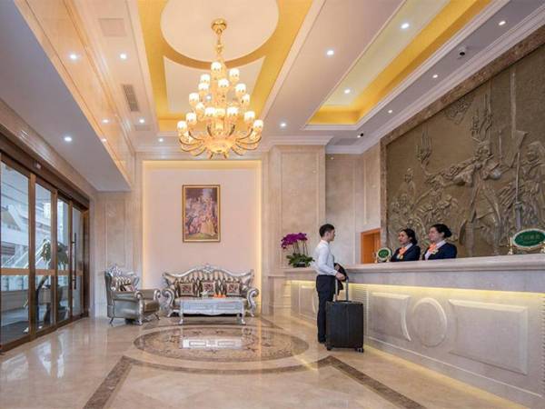 Vienna Hotel Guiyang North Station Dream City