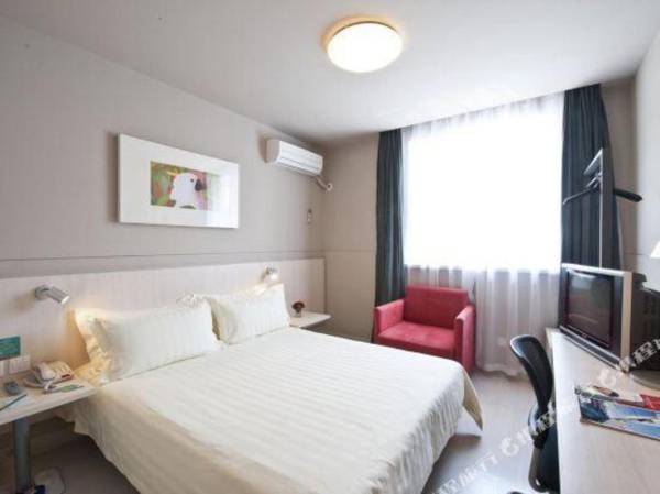 Jin Jiang Shang Pin Jiu Dian Shi Fan Da Xue Yang Ming Ci Di Tie Zhan Dian