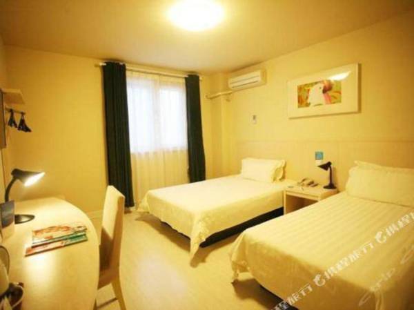 Jin Jiang Shang Pin Jiu Dian Shi Fan Da Xue Yang Ming Ci Di Tie Zhan Dian