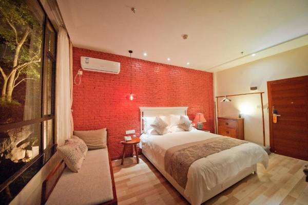 Guilin Crystal Crescent Moon Hotel
