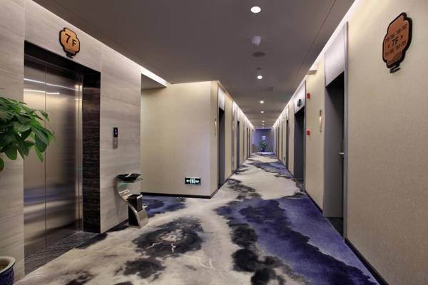 Wing Hotel (Central Plaza/Two Rivers and Four Lake)