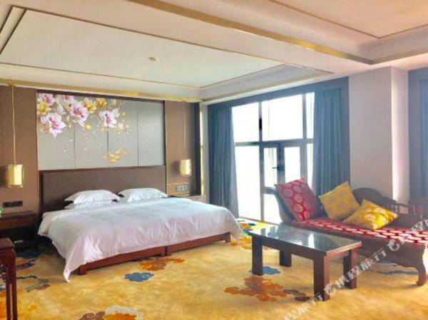 Gold Phoenix Hotel