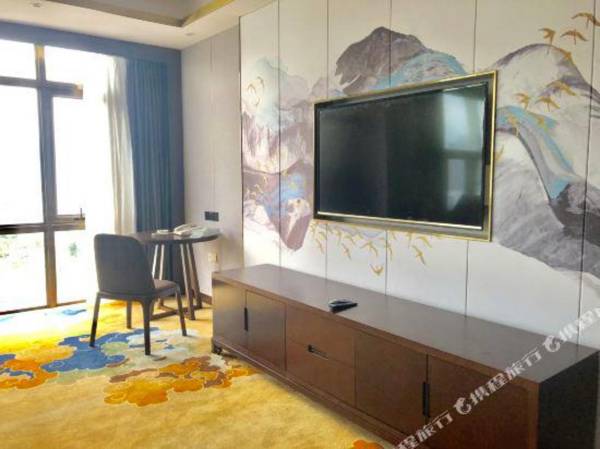 Gold Phoenix Hotel
