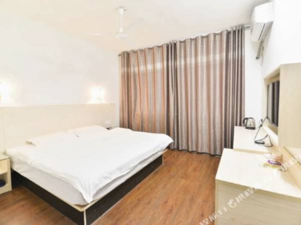 Bajiaozhai Hotel (Guilin North Railway Station)