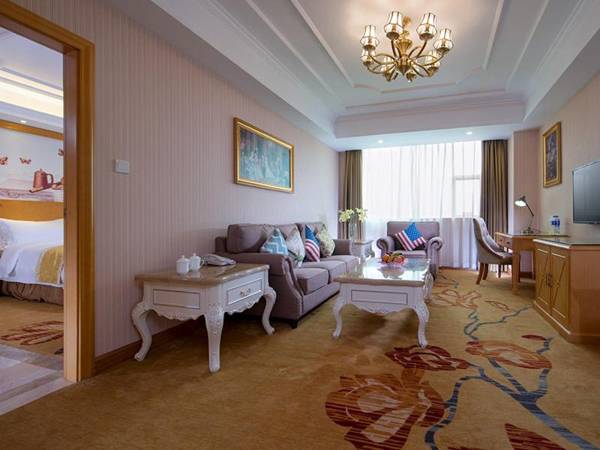 Vienna International Hotel Guangzhou Panyu City Bridge Center International